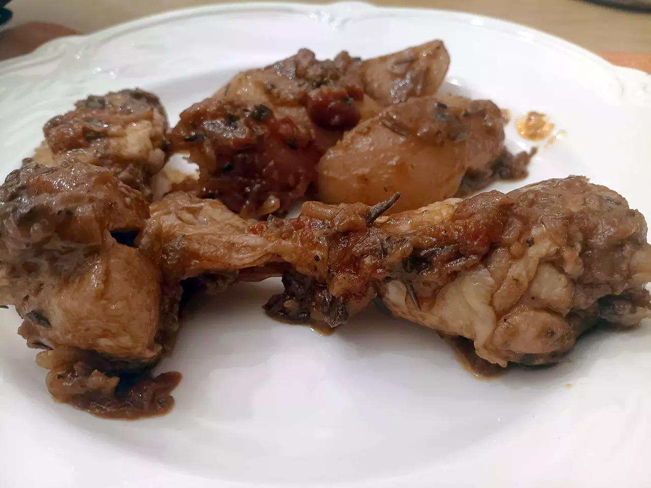 Pollo alla cacciatora terminé prêt à être dégusté