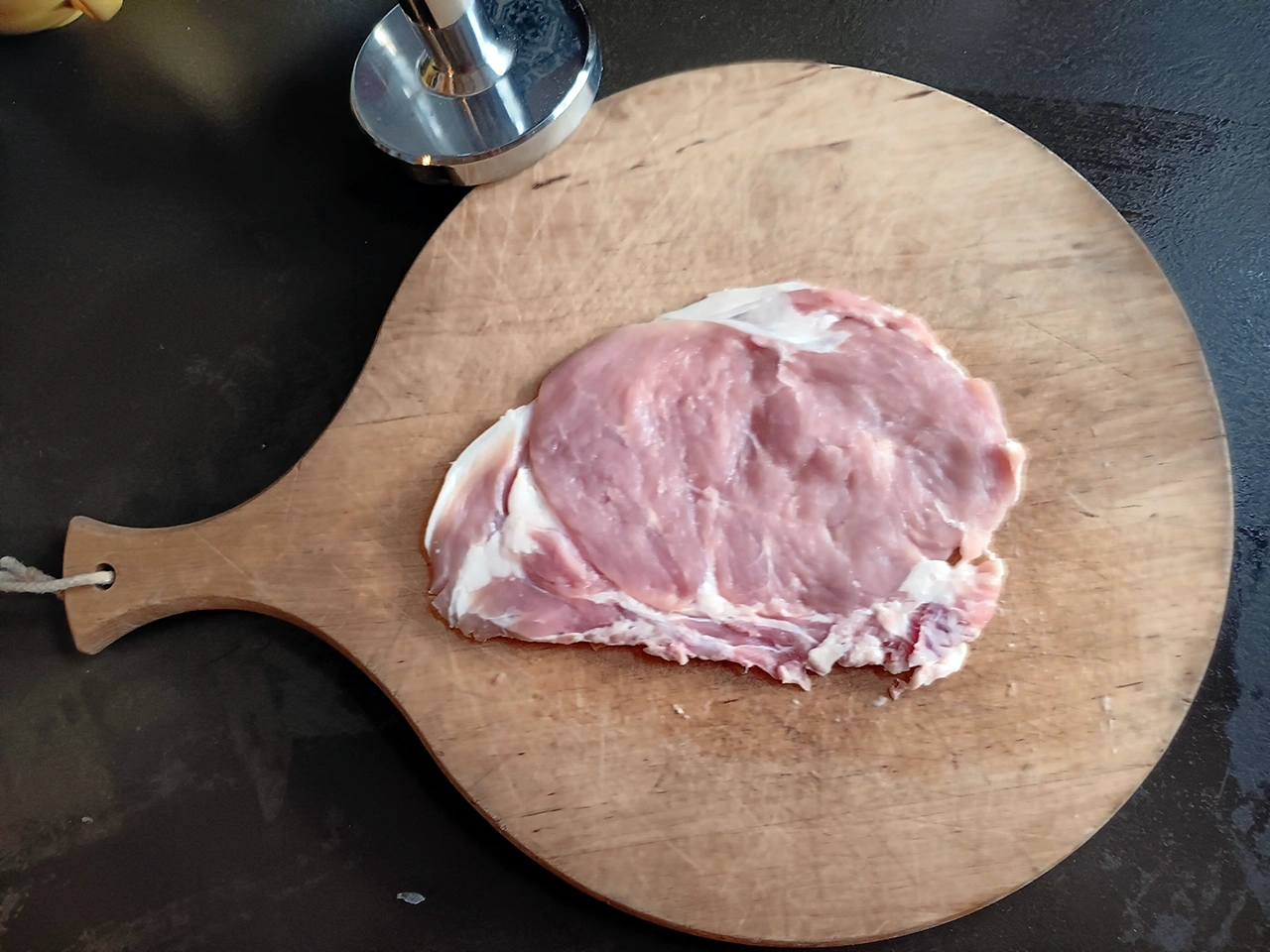 Côte de veau attendrie prête à être panée