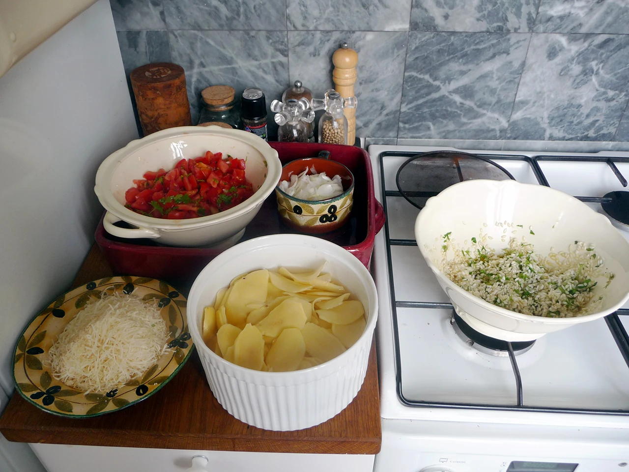 Ingrédients préparés pour riso patate e cozze