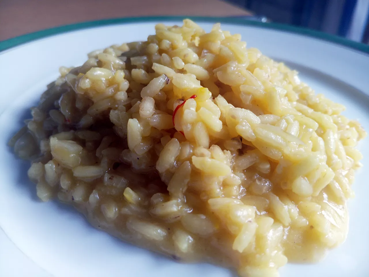 Risotto alla milanese traditionnel au safran